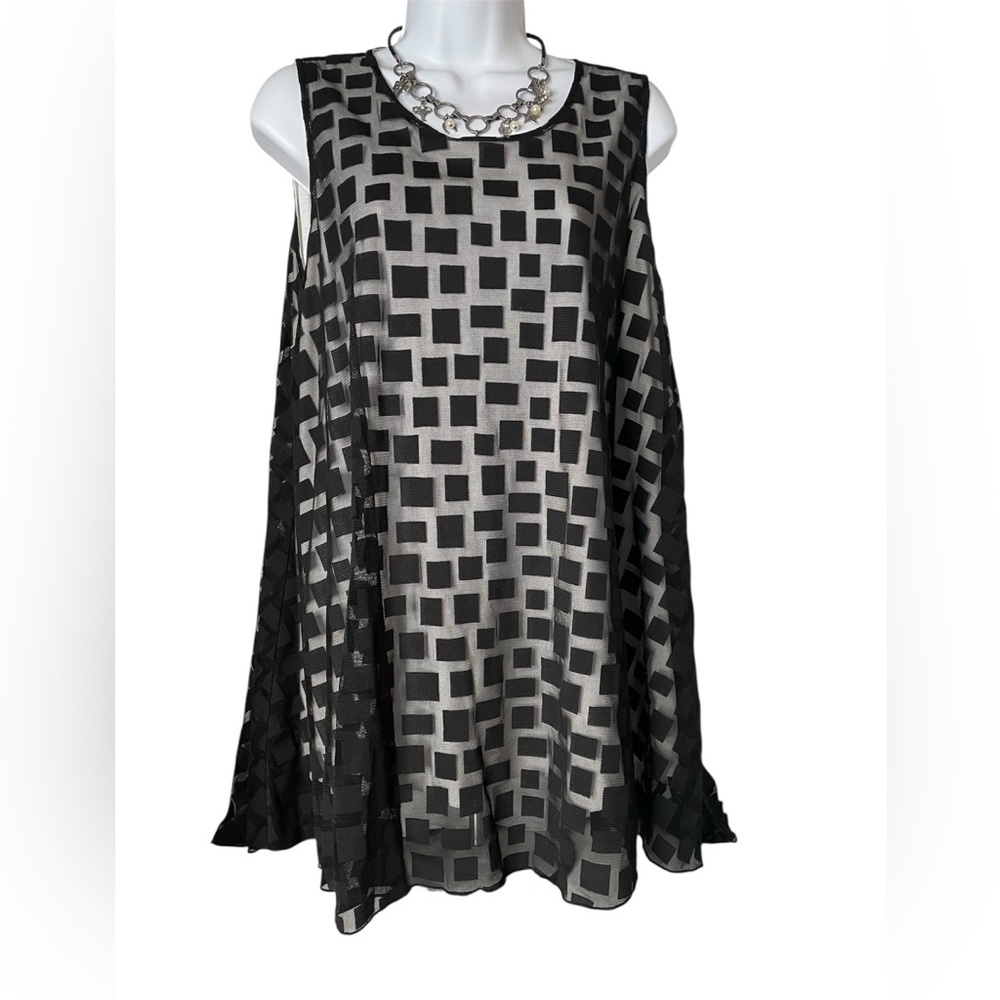 Comfy USA Black and White Geometric Tunic